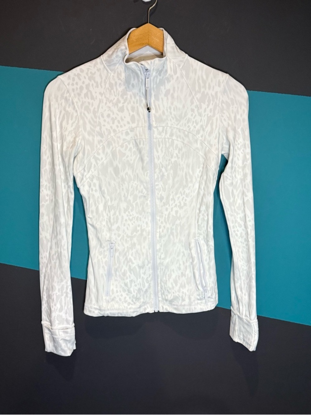 Lululemon Define Jacket *Nulu Contour Spot White Multi Sporty Outdoor 4 Pilates - Picture 3 of 13